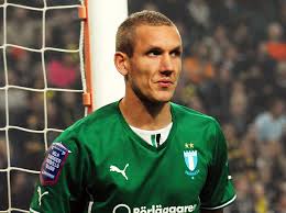 In 2014, olsen's fantastic form for malmo resulted in the swedish league voting him their goalkeeper of the season. Datei Robin Olsen 2014 Cropped Jpg Wikipedia