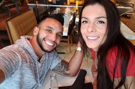 Más de siete meses después del nacimiento de su hijo, landrau no pierde oportunidad para lucir su cuerpo marcado. Pin On Celebrities News Relationship