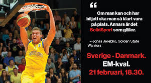 En supporter har tagit sig in på planen och öhh är det över nu eller? Jerebko Foljer Em Kvalet Via Solidsport Svenska Basketbollforbundet
