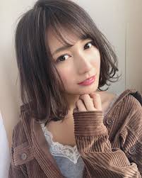 画像に含まれている可能性があるもの 1人 クローズアップ hair styles hair makeup style