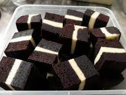 Dalam setiap letusan, tugas memasak terus berjalan seperti biasa. Resepi Kek Coklat Cheese Kukus Dengan Sukatan Cawan Daridapur Com