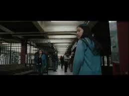 O fratie de motociclisti foarte de rea, loialitatea este foarte apreciata.dupa ce knuck,smecherul lor ajunge la puscarie. In Siguranta Safe Trailer Youtube