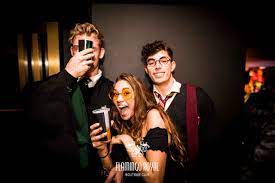 There was no information on how the couple met. Kleines Obsessed Fangirl Anon 2019 Julian Kai Sophia At The Flamingo Royale