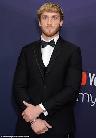 Recalls how george floyd's death. Logan Paul Comes To Harry Styles Defense To Wear A Dress I Would Do That In The Blink Of An Eye Fr24 News English