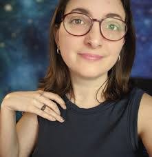 Leslie Salas's Instagram, Twitter & Facebook