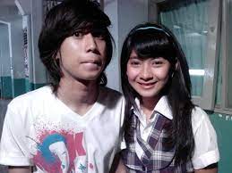 Download mp3 kepompong dinda kirana gratis, ada 20 daftar lagu kepompong dinda kirana yang bisa anda download. Satu Diantara Dua Bocah Ini Sekarang Jadi Artis Cantik Dan Tenar Bisa Tebak