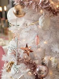 White Christmas Tree With Rose Gold And Pink Decorations Rose Gold Christmas Gold Christmas Decorations Christmas Tree Decorations