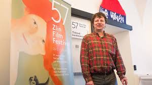 Pippi långstrump (pipi dlouhá punčocha), autorčino nejslavnější dílo vypravující na hranici reality a dobrodružné pohádky příběh devítileté osiřelé dcerušky námořního kapitána, která po otci zdědila nebojácnost a umí si ve všech životních situacích poradit. Spachat Hladky Neplechu Pipi Dlouha Puncocha Jmeno Opice Identifikovat Ozivit Osud