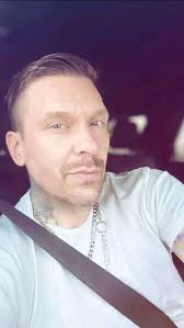 Shinedown lead vocalist biography and music career