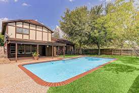 11014 Sageyork Dr Houston Tx 77089 200 000 3 Beds 2 Full Bath 2 Half Bath Private Pool And Spa Updates Through Texas Real Estate Spa Pool Real Estate