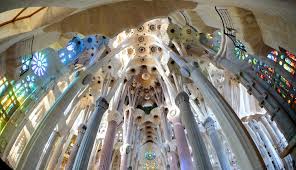 Opened to the public from 09:00 am to 19:00 pm, the church is located in calle mallorca, barcelona, is never empty of visitors. La Sagrada Familia Interior Inhabitat Green Design Innovation Architecture Green Building
