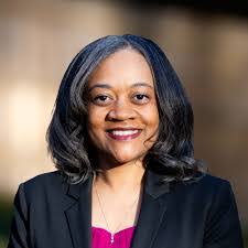 Dara Davis's Instagram, Twitter & Facebook