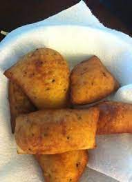 Khameer Muqasas A Sweet Fried Yemeni Snack Traditionally Made For Iftar During Ramzan Ramadan Yemeni Food Ramadan Recipes Iftar Iftar Recipes