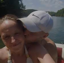 Who wraps cars and provides tinting services in Lexington?