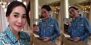 8 Photos of Erin, Andre Taulany's Wife, Not Wearing a Hijab and Showing  Aura, Netizens: Where is Her Headscarf?