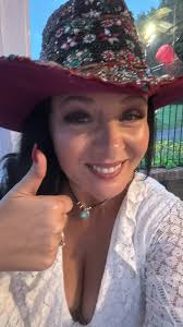 Hello folks, Happy Sunday, sorry I've been quiet the past few days at home.  Trust me it's been crazy, it's been a busy few days. Last night I did a  lovely surprise