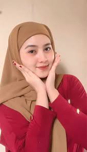 Assalamualaikum to my muslim sister ladies. I'm 37 from Iraq, living in  Norway. Working as an engineer and in my free time I teach Arabic and Quran  in a local masjid. Else