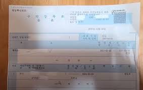 알고보니 부인 나이가 73세로 고백을 하여 충격이었는데, 사람들이 하도 주작이라고 하니 이 부부는 그동안 찍은 사진을 공개하였다. Zie36fwtkputwm