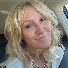 Where to grab lunch and get a feel for the vibe in Cayman near Seven Mile  Beach?