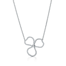 The flower motif measures 2.10cm by 2.05cm and comes on a 16.00 inch chain. Tiffany Paper Flowers Anhanger Mit Offener Diamantblute In Platin Tiffany Co