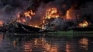 Dua kru kapal tangki yang membawa muatan diesel cedera dan melecur dalam kebakaran dari bahagian dalam kapal tersebut semasa berlabuh di perairan harbour trade. Belasan Kapal Nelayan Terbakar Di Pelabuhan Muara Baru Foto Tempo Co
