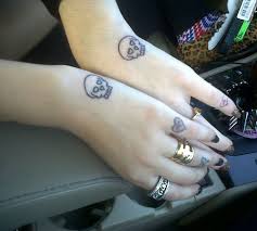 Even with just hand a mandala pattern, this is still a simple design with juts black and white inking. 35 Awesome Side Hand Tattoos