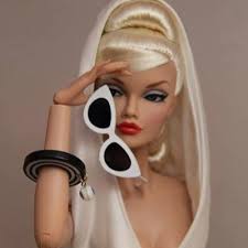 Disfruta vistiendo a la famosa muñeca de mattel barbie, además de poder vivir otras muchas aventuras junto a ken, su hermana chelsea y todas las amigas que siempre le acompañan. Barbs Barbielatinaaa Twitter