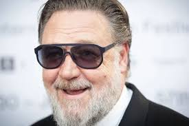 Russell Crowe Says He's Related To The Last Man Beheaded In Britain: “He's  Quite The Character”