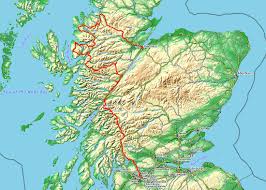 Karte von schottland und den nahegelegenen schottischen inseln mit dem schriftzug „scotland. Karte Highland Trail Schottland