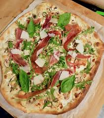 Pate A Pizza Maison Fine Et Croustillante Pate A Pizza Pate A Pizza Maison Pizza Maison