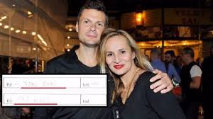 Netrvalo dlouho a společně už zakládali rodinu. Dluzne Smenky Snoubence Moniky Absolonove Kolik Hokejista Tomas Horna Dluzi Veritelum Extra Cz