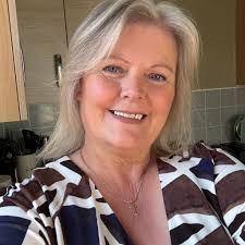 What are the pros and cons of owning a Bloodhound?