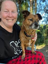 Pearl saz good morning my fwends. I learned a new enrichment twick my mommy  calls it the backwards figure 8. This one took me months to learn. And now  I'm so confident