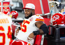 Kansas City Chiefs OG Trey Smith evaluates emerging teammates on the offensive line - Yahoo Sports