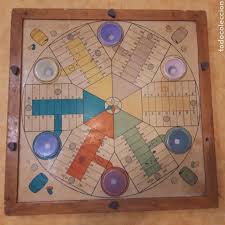 Clásico juego del parchís con ilustraciones de la época, tablero fabricado sobre cartón rígido y las fichas, cubiletes y dados están fabricados en madera y dentro de. Tablero Parchis Antiguo 6 Jugadores Automatico Comprar Juegos De Mesa Antiguos En Todocoleccion 164783332