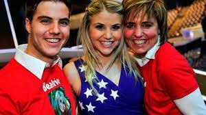 Ihre single mein herz stürmte in deutschland, österreich und der schweiz sofort auf platz eins der charts. Beatrice Egli Familie Liebe Und Beziehungen Schlager De