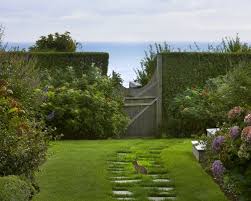 85 tottenham court road london w1t 4tq 0330 808 2230. Get The Look New England Garden Style New Hampshire Home Magazine