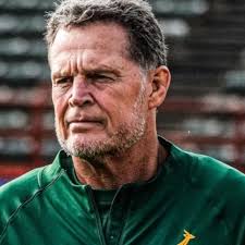 Phiwe Nomlomo bedank met onmiddellike effek uit die Sharks