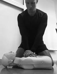 Hjertestans er en tilstand med opphørt sirkulasjon av blod i kroppen. Hjertestans Runner S World Norge