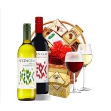 Wine Gift Hamper In 2020 Wine Gifts Gift Hampers Gifts