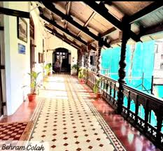 The original Churchgate Railway Station ...