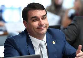 MUITA CARA DE PAU <br />Flávio Bolsonaro contrata advogado que já defendeu  juiz de seu processo e por isso alega que ele deve abandonar o caso