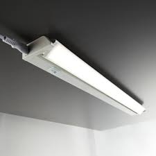 Bir led ampul, standart duy tipleriyle kullanılabilen, ancak ışık üretmek için led (ışık yayan diyotlar) kullanan bir katı hal aydınlatma (ssl) cihazıdır. B K Licht Led Unterbauleuchte Maria Led Unterbaulampe Led 9w Lichtleiste Kuchen Lampe Beleuchtung Schrankleuchte Online Kaufen Otto