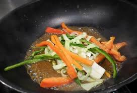 Cómo cocinar con el wok al vapor. Aprende A Como Cocinar Con Wok Recetas Y Claves De Como Hacerlo Cocina