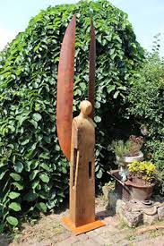 Schutzengel Im Garten Tonskulpturen Holzskulptur Holz Schnitzen