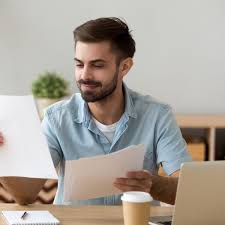Längere phasen der arbeitslosigkeit, also drei oder mehr monate ohne beschäftigung zwischen zwei arbeitsverhältnissen, sollten im lebenslauf kurz begründet werden. Jobverlust Wahrend Der Coronakrise Experten Geben Tipps Was Du Jetzt In Deinen Lebenslauf Schreiben Solltest Bunte De