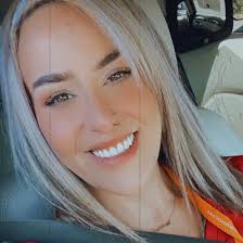 Hey Conroe! Im a licensed nail tech and I specialize in gel and gel  accessories 💅🫡 opening my books for new clients! I strive for clean  manicures!