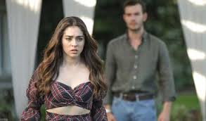 Bölüm izle rüzgar'ın vatandaş olması ile gerçekten karı koca olacaklarını hayal etmektedir. Baht Oyunu 4 Bolum Tek Parca Full Izle Kanal D Baht Oyunu Son Bolum Izle Video