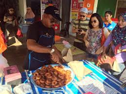 Mamapp december 11, 2017 food, kuih keria antarabangsa hajah rahmah melaka adalah antara tarikan menarik di melaka dan jika lalu di area klebang bolehlah singgah ke kedai kuih keria antarabangsa hajah rahmah melaka. Kuih Keria In Melaka Haji Jalil Kuih Keria Antarabangsa Kuih Keria Antarabangsaw Hjh Rahman Rebecca Saw
