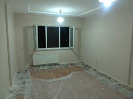 Duvar ile laminat plakalar arasındaki boşluğun en büyük olduğu noktayı bulun. Tadilat Fiyatlari Inegol Bursa 0530 365 9355